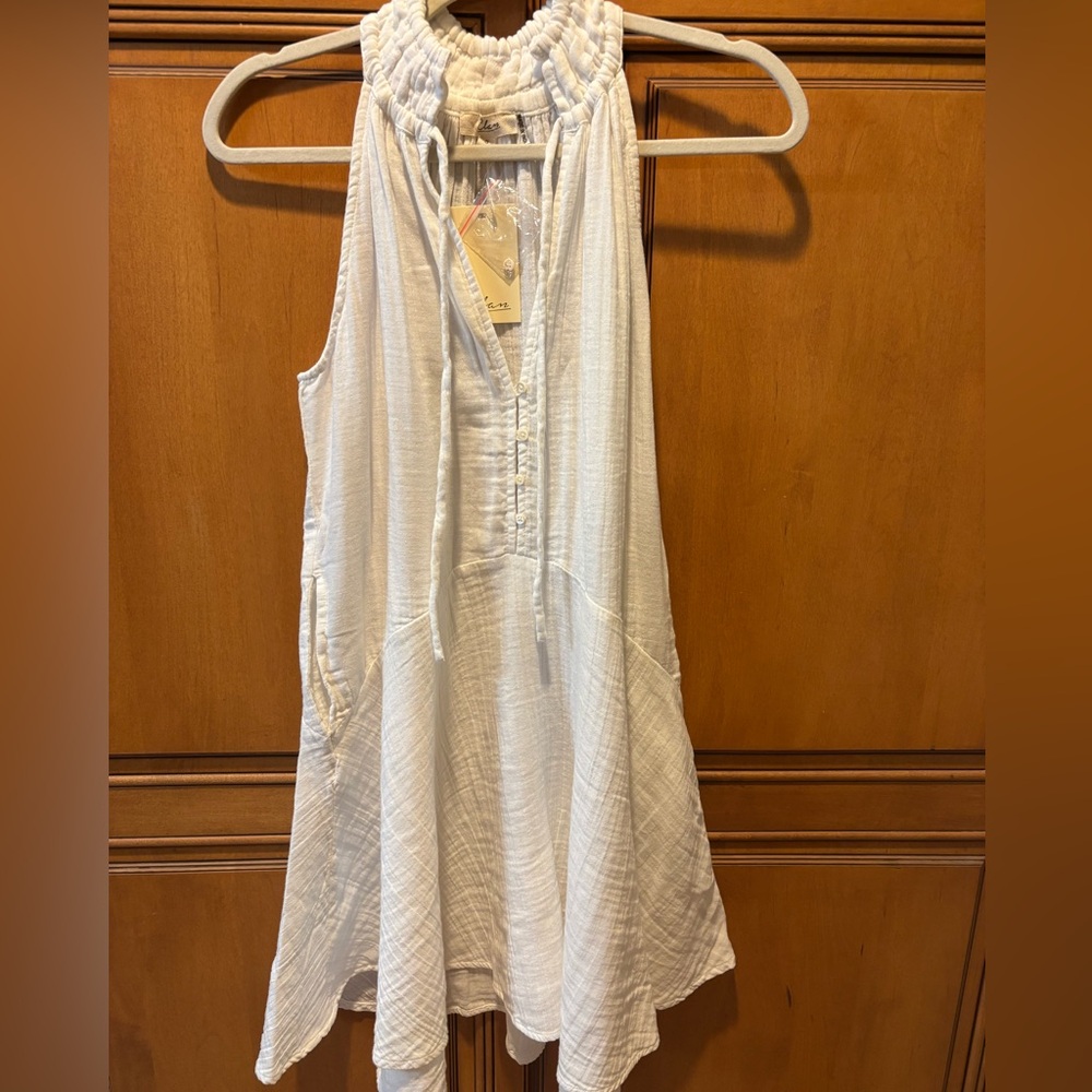 *NWT* Elan High Neck Button V-Neck Dress. Size: S